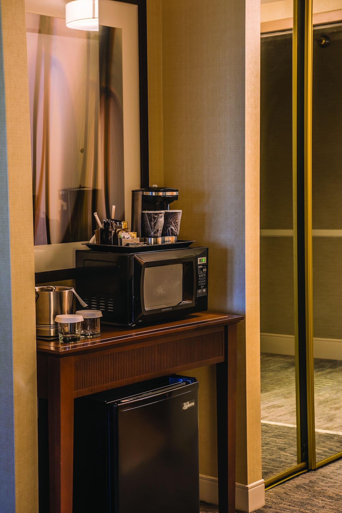 Doubletree By Hilton Tulsa At Warren Place Bagian luar foto