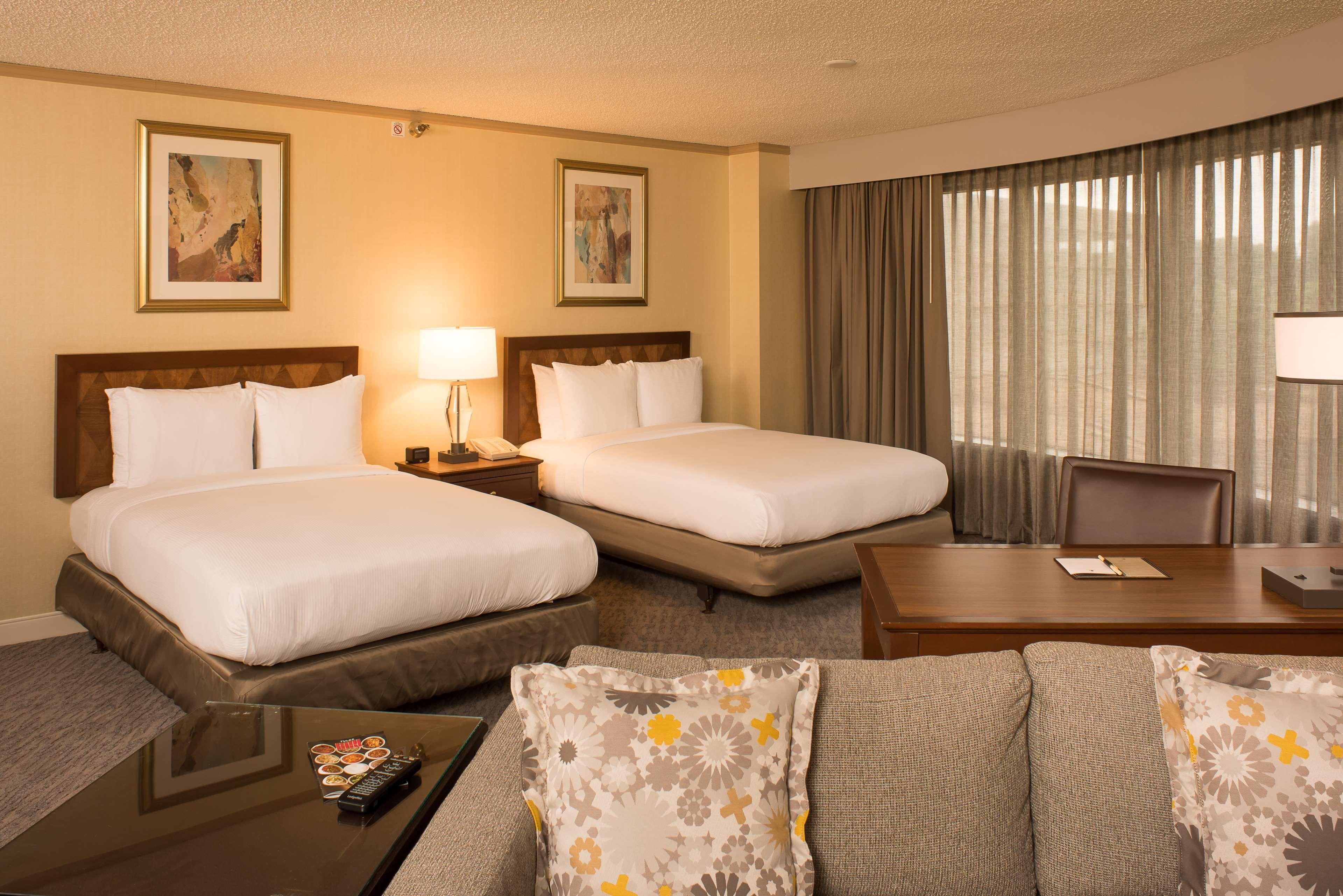 Doubletree By Hilton Tulsa At Warren Place Bagian luar foto