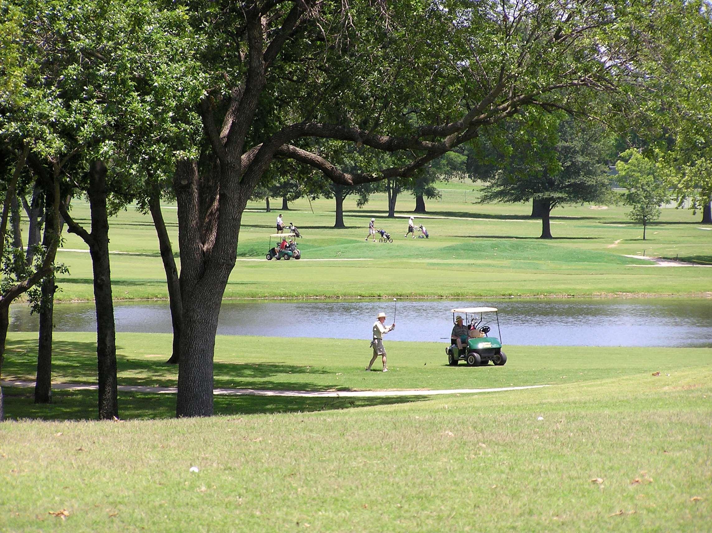 Doubletree By Hilton Tulsa At Warren Place Bagian luar foto