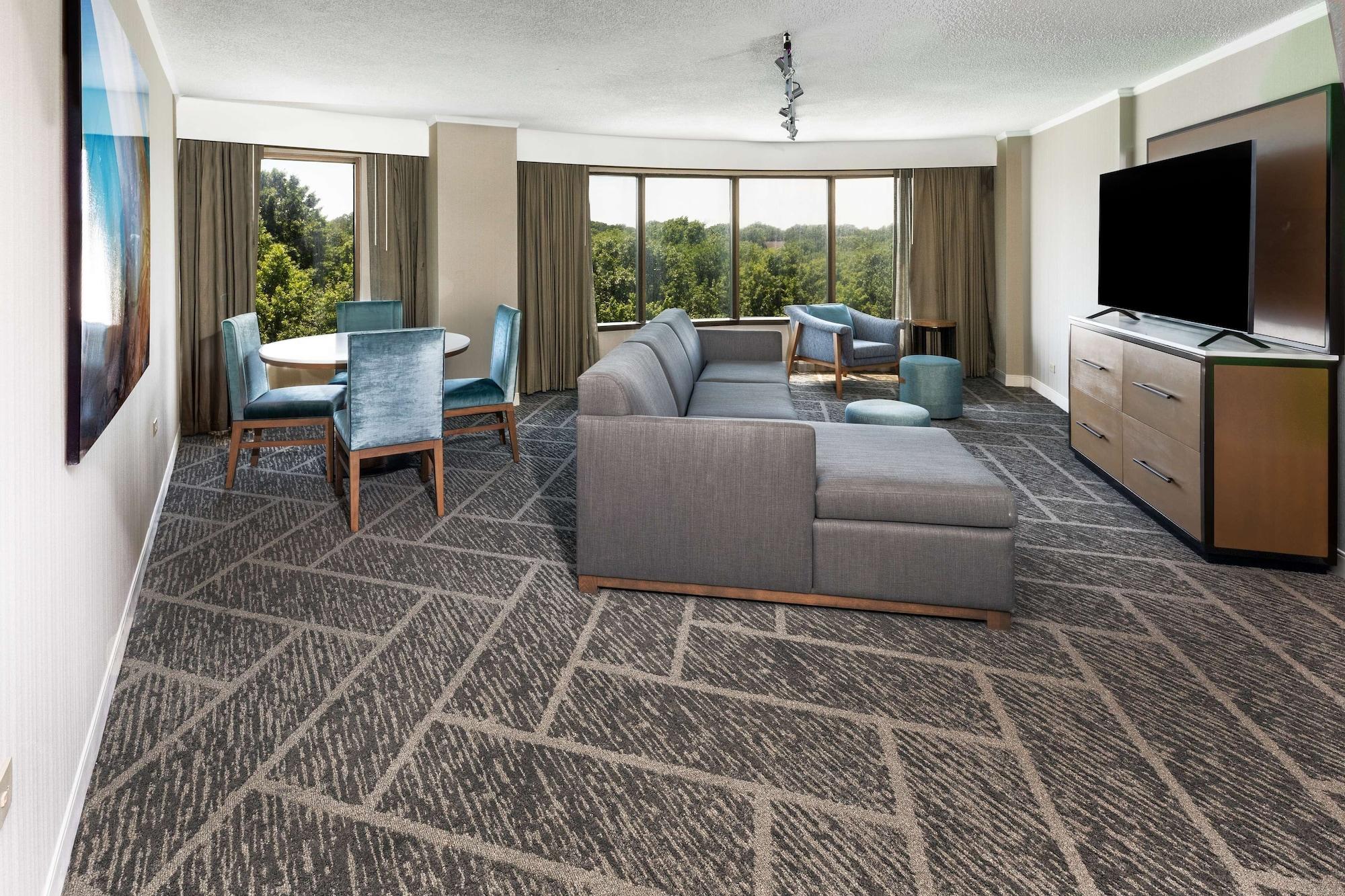 Doubletree By Hilton Tulsa At Warren Place Bagian luar foto