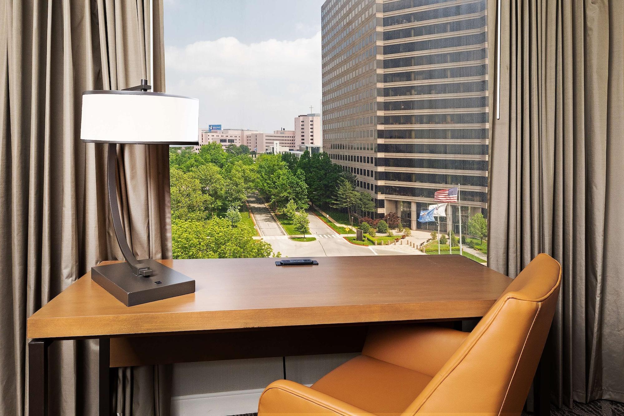 Doubletree By Hilton Tulsa At Warren Place Bagian luar foto
