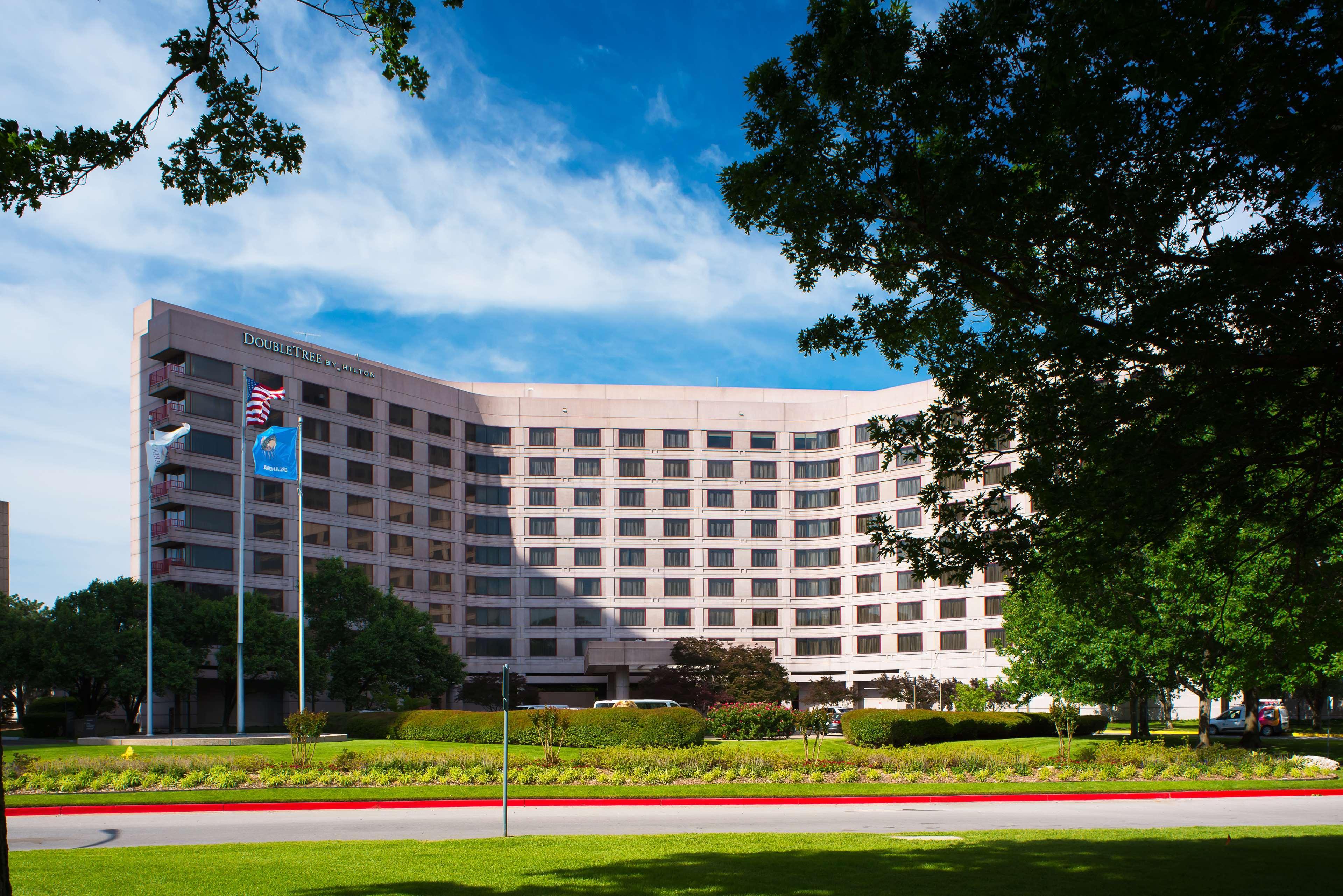 Doubletree By Hilton Tulsa At Warren Place Bagian luar foto
