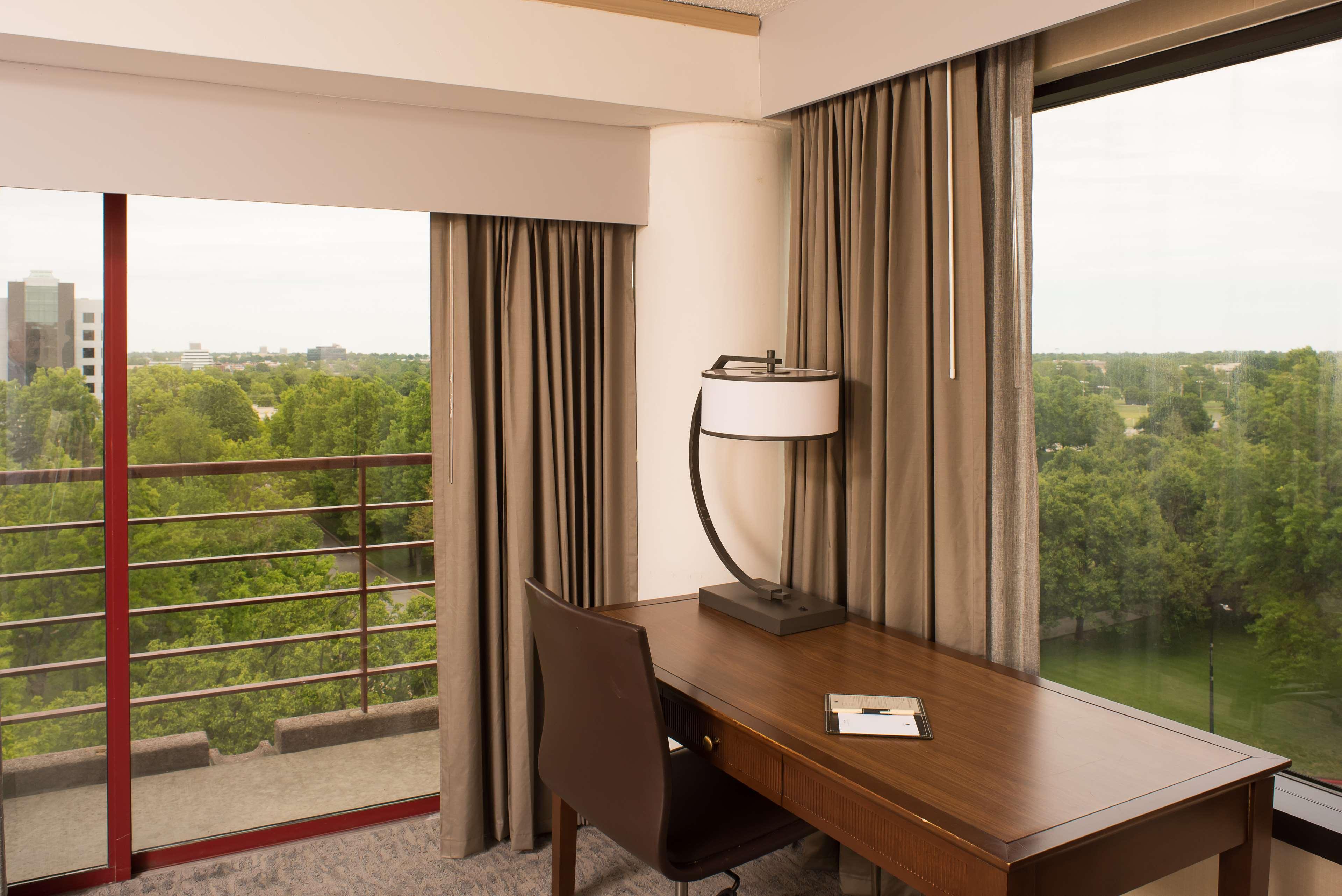 Doubletree By Hilton Tulsa At Warren Place Bagian luar foto
