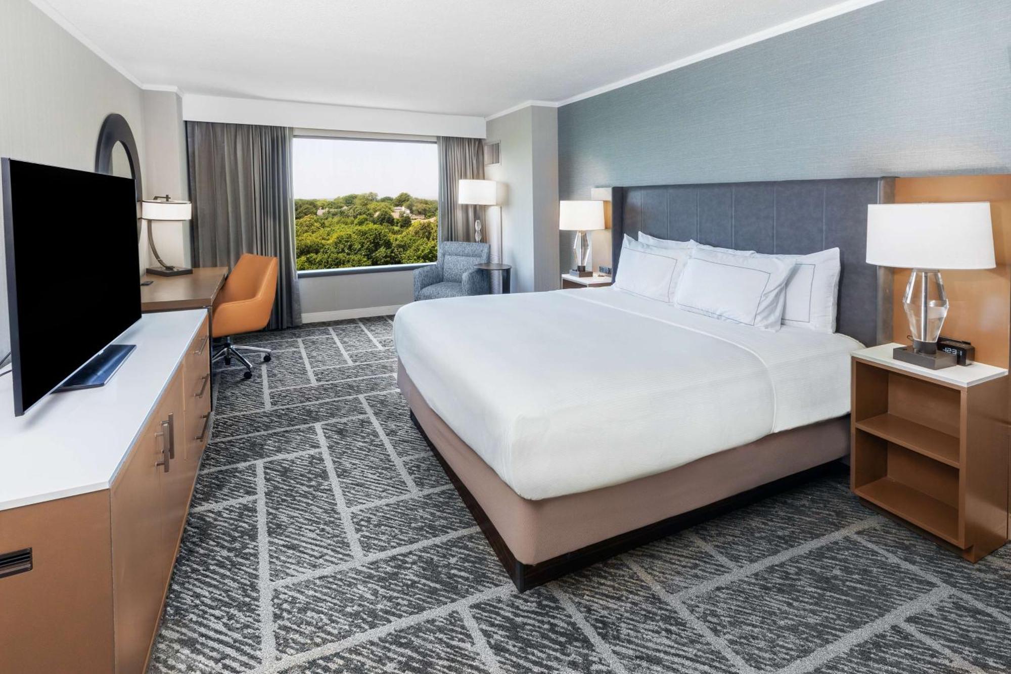 Doubletree By Hilton Tulsa At Warren Place Bagian luar foto