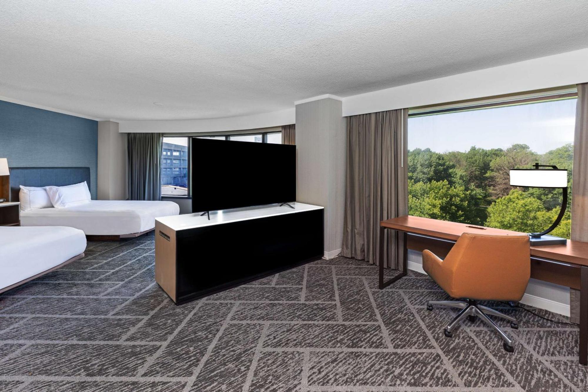 Doubletree By Hilton Tulsa At Warren Place Bagian luar foto