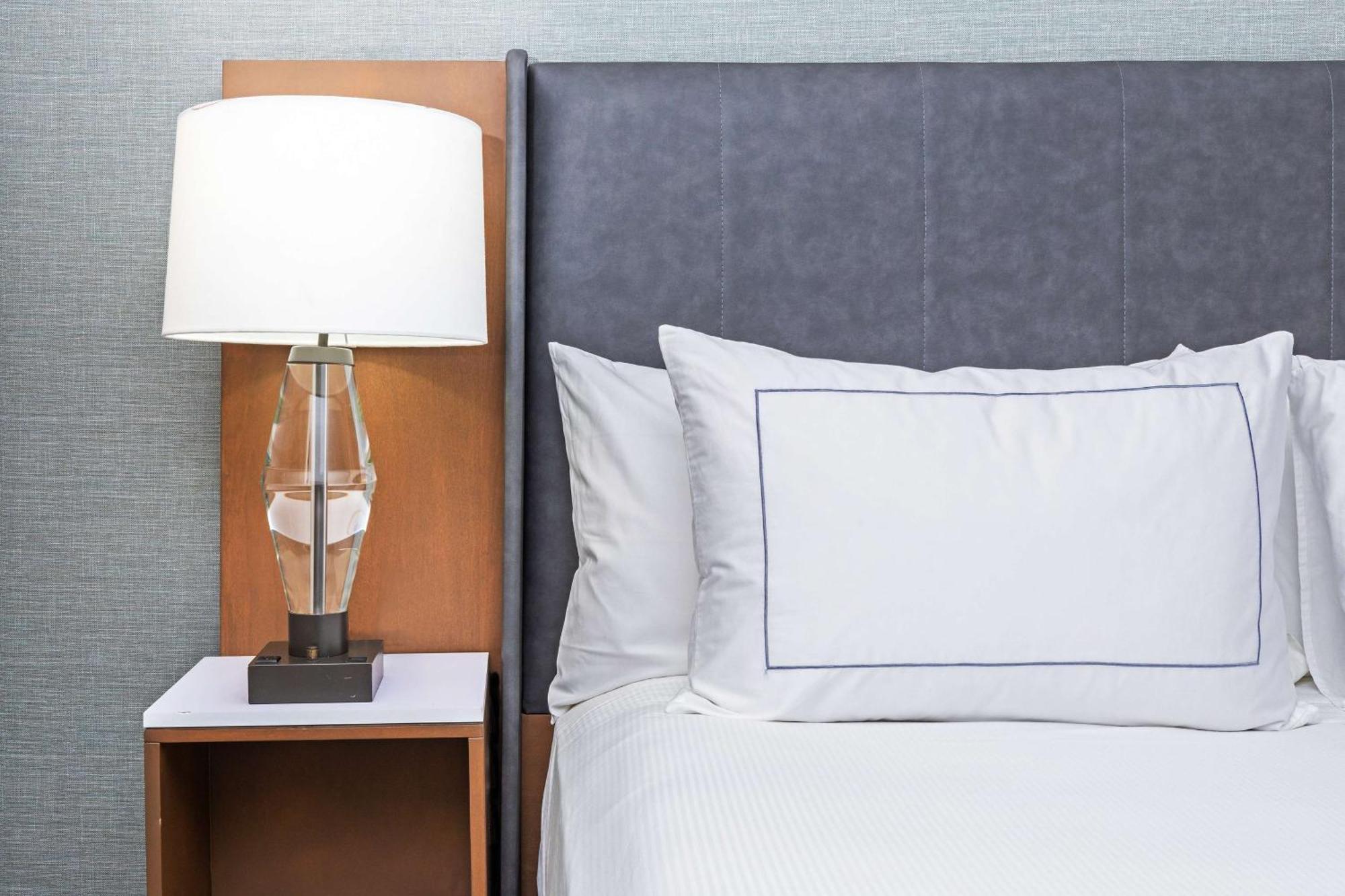 Doubletree By Hilton Tulsa At Warren Place Bagian luar foto