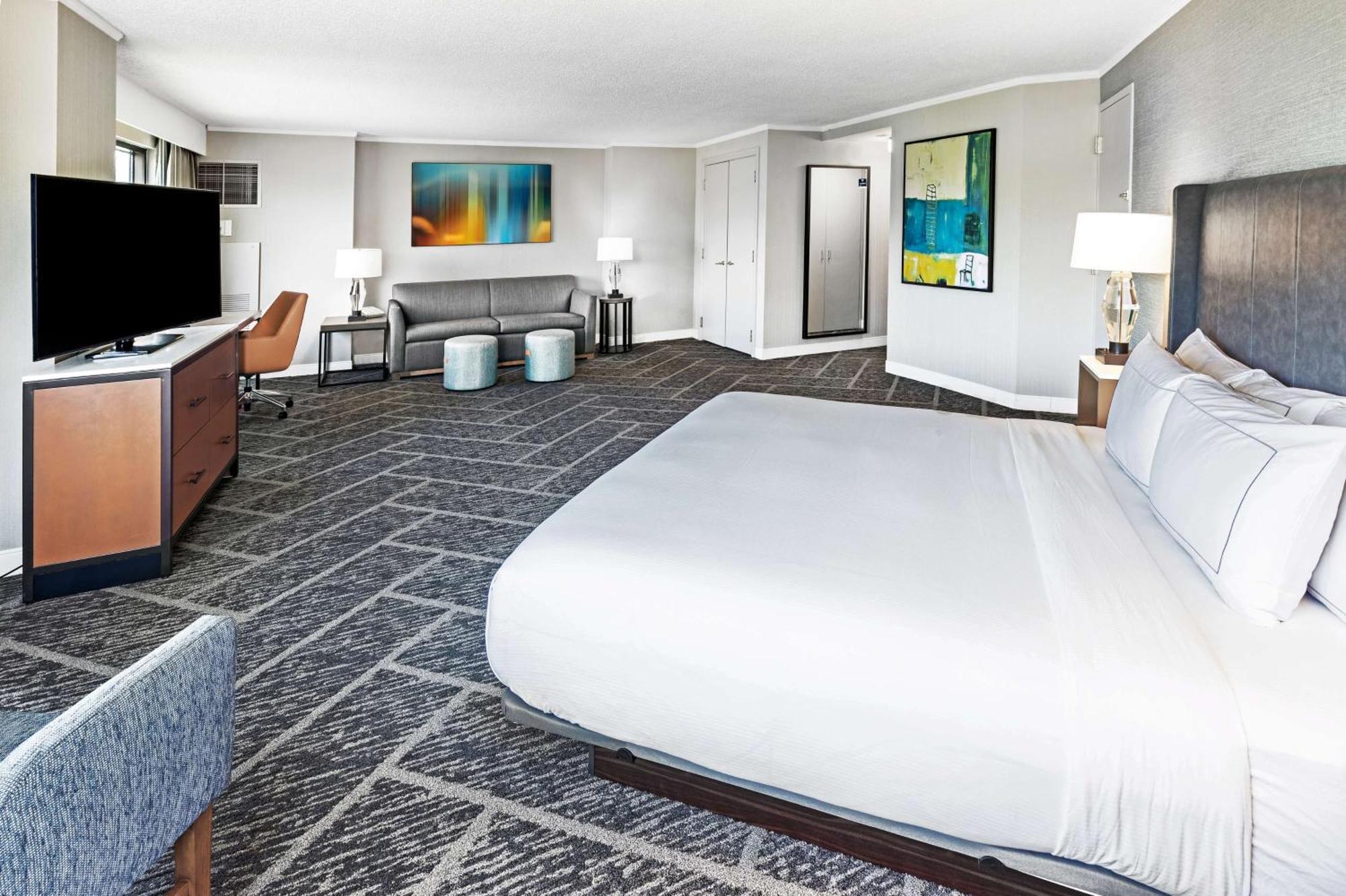 Doubletree By Hilton Tulsa At Warren Place Bagian luar foto