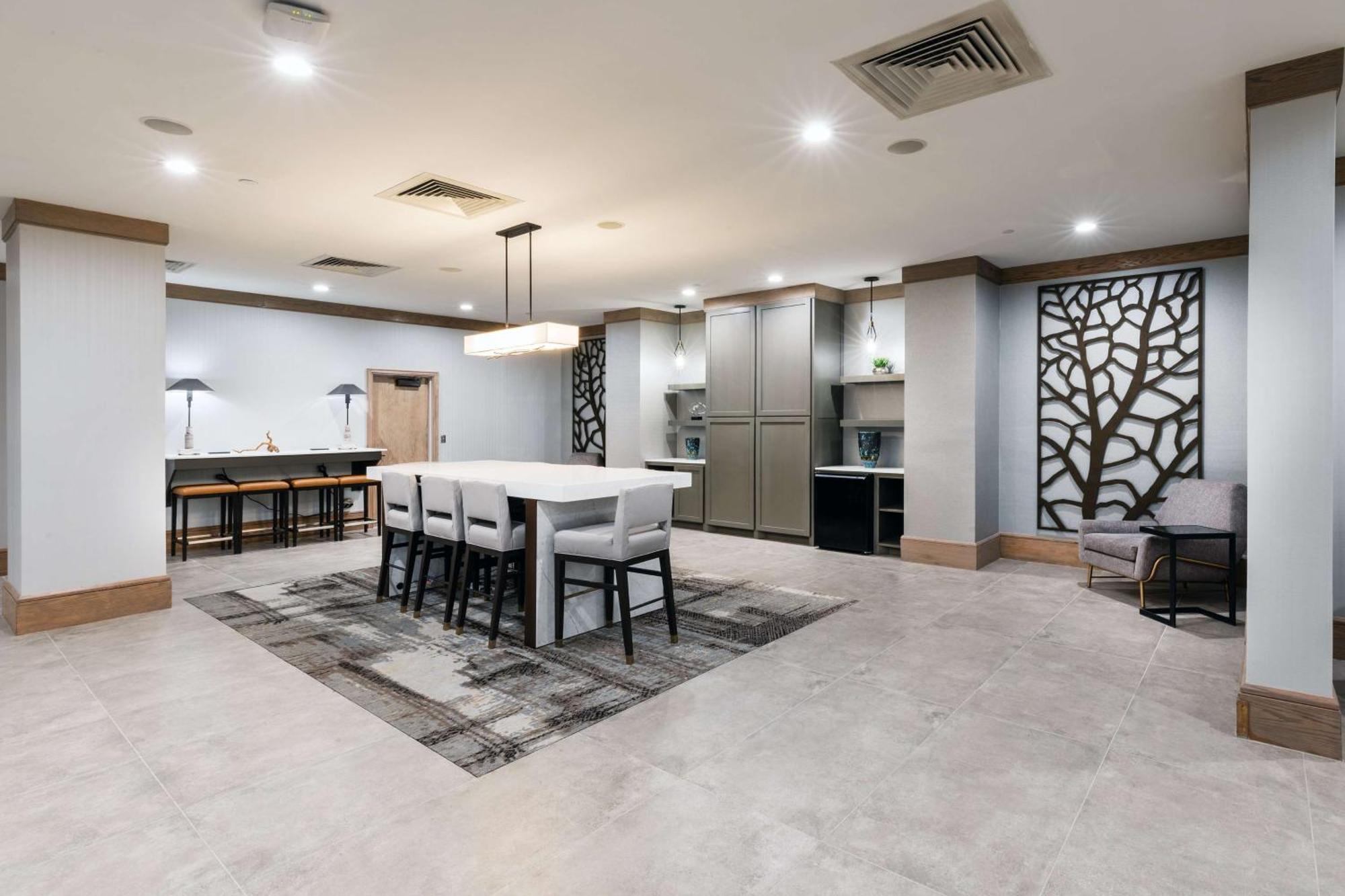 Doubletree By Hilton Tulsa At Warren Place Bagian luar foto