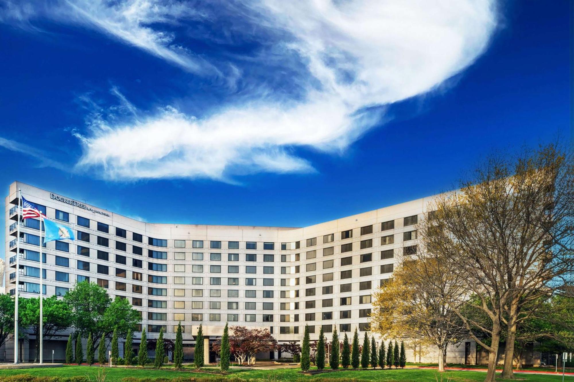Doubletree By Hilton Tulsa At Warren Place Bagian luar foto