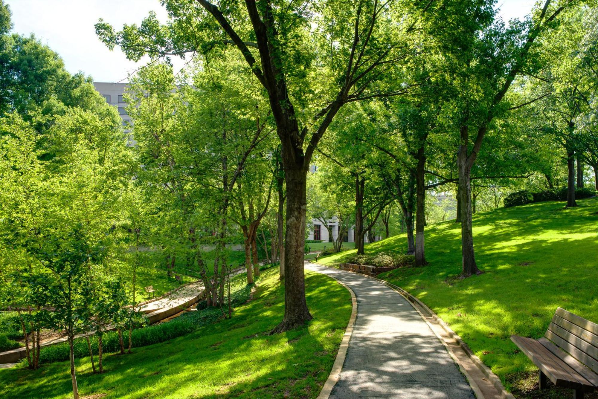 Doubletree By Hilton Tulsa At Warren Place Bagian luar foto